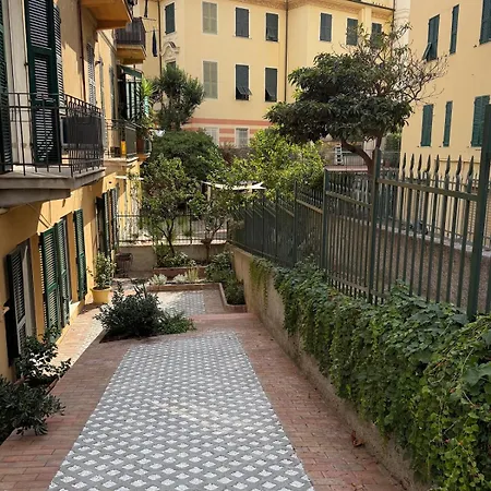 Palazzi Private Entrance And Parking Genoa
