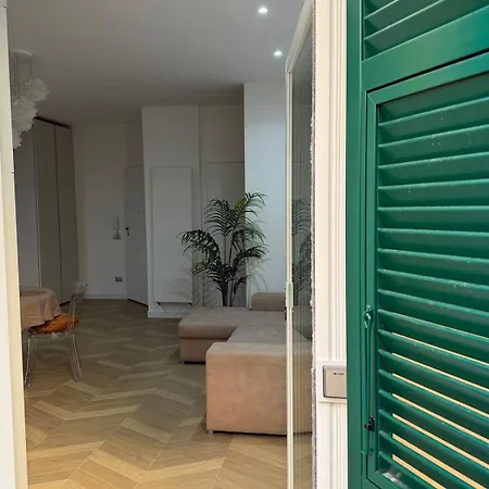Palazzi Private Entrance And Parking Apartment